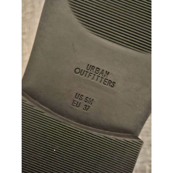 Urban Outfitters Leather Chelsea Pull-On Boots Womens Size US 6 Black Ankle - Picture 6 of 8